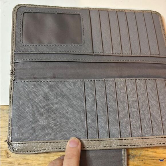 Fossil Green Tatum Crossbody Purse and Gray Madison Clutch Wallet Set - Picture 5 of 16